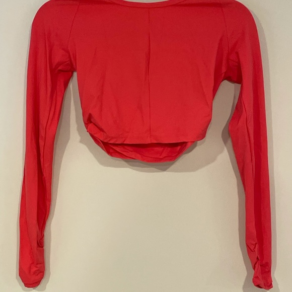 Gym shark x Whitney simmons LS crop top cyber red - Picture 2 of 4